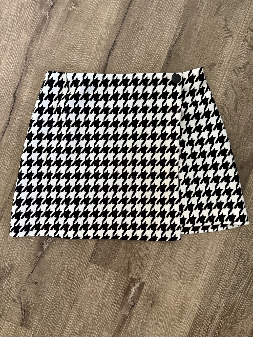 Alice + Olivia Houndstooth Black & White Mini Skirt Size 2